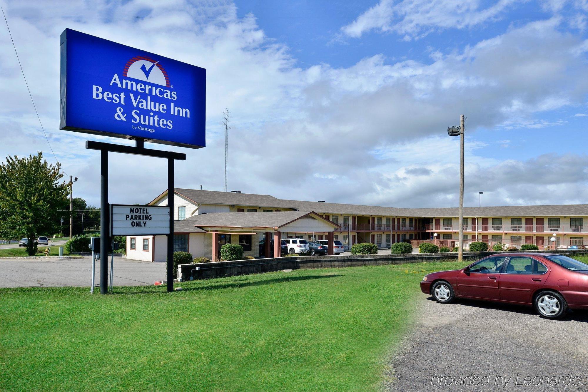 Americas Best Value Inn & Suites Russellville Exterior photo