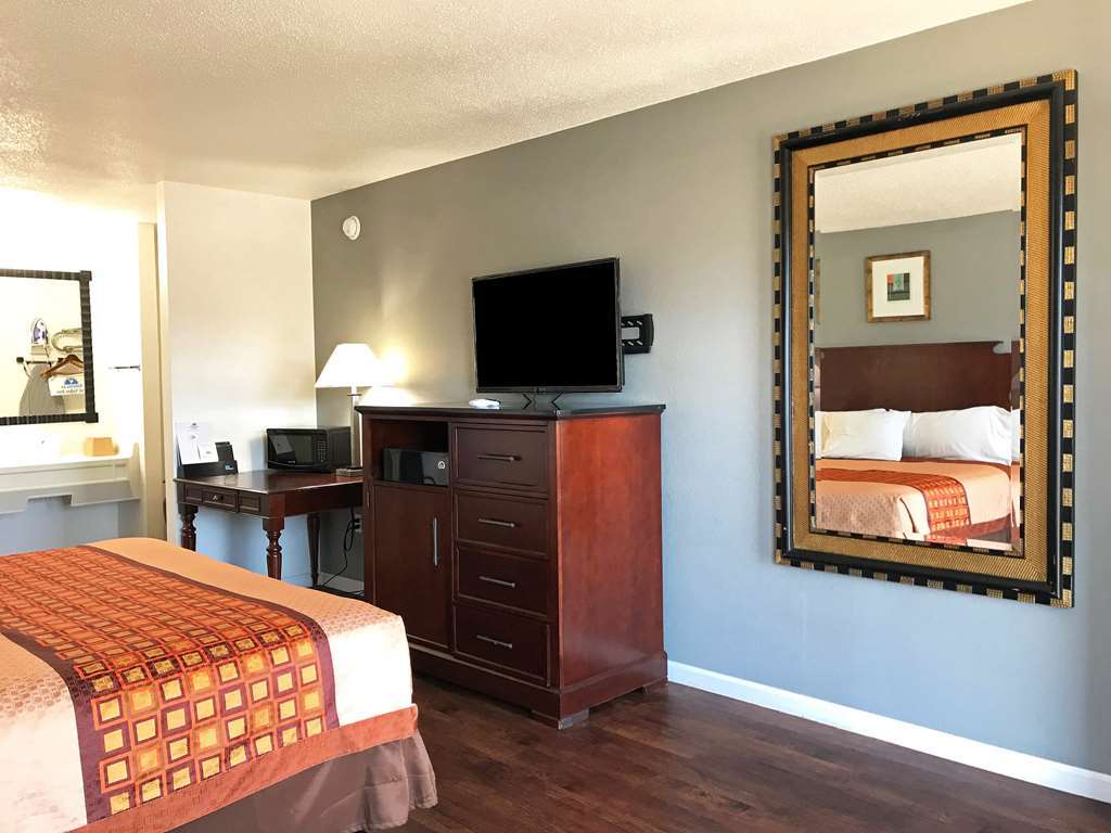Americas Best Value Inn & Suites Russellville Room photo