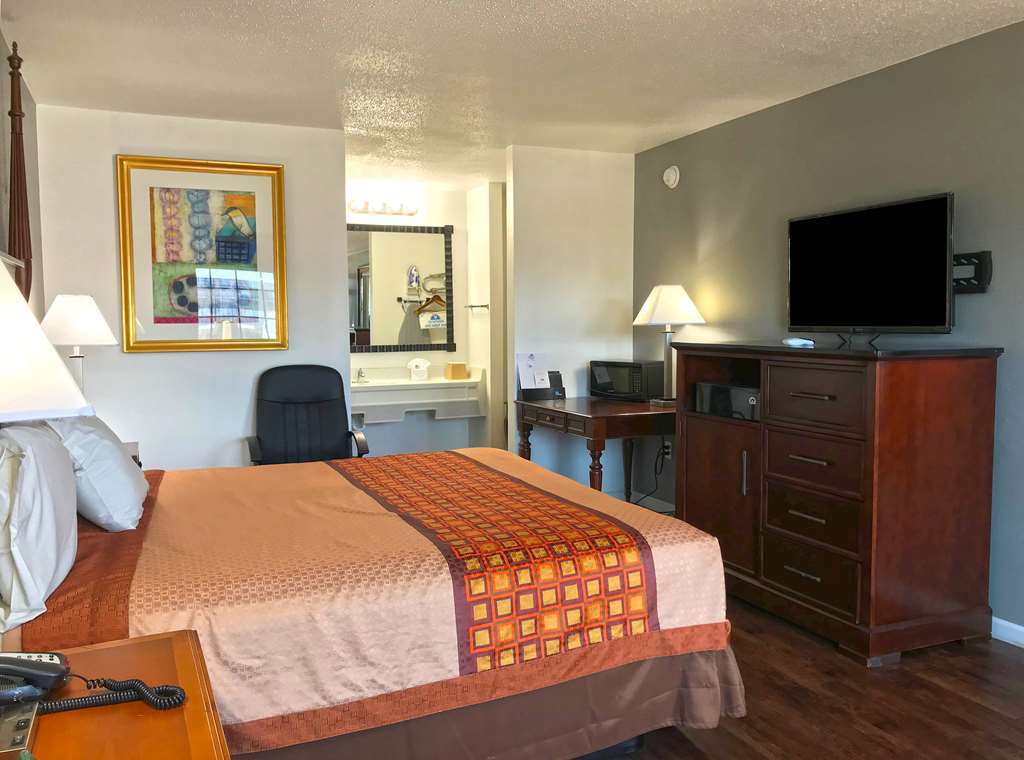 Americas Best Value Inn & Suites Russellville Room photo