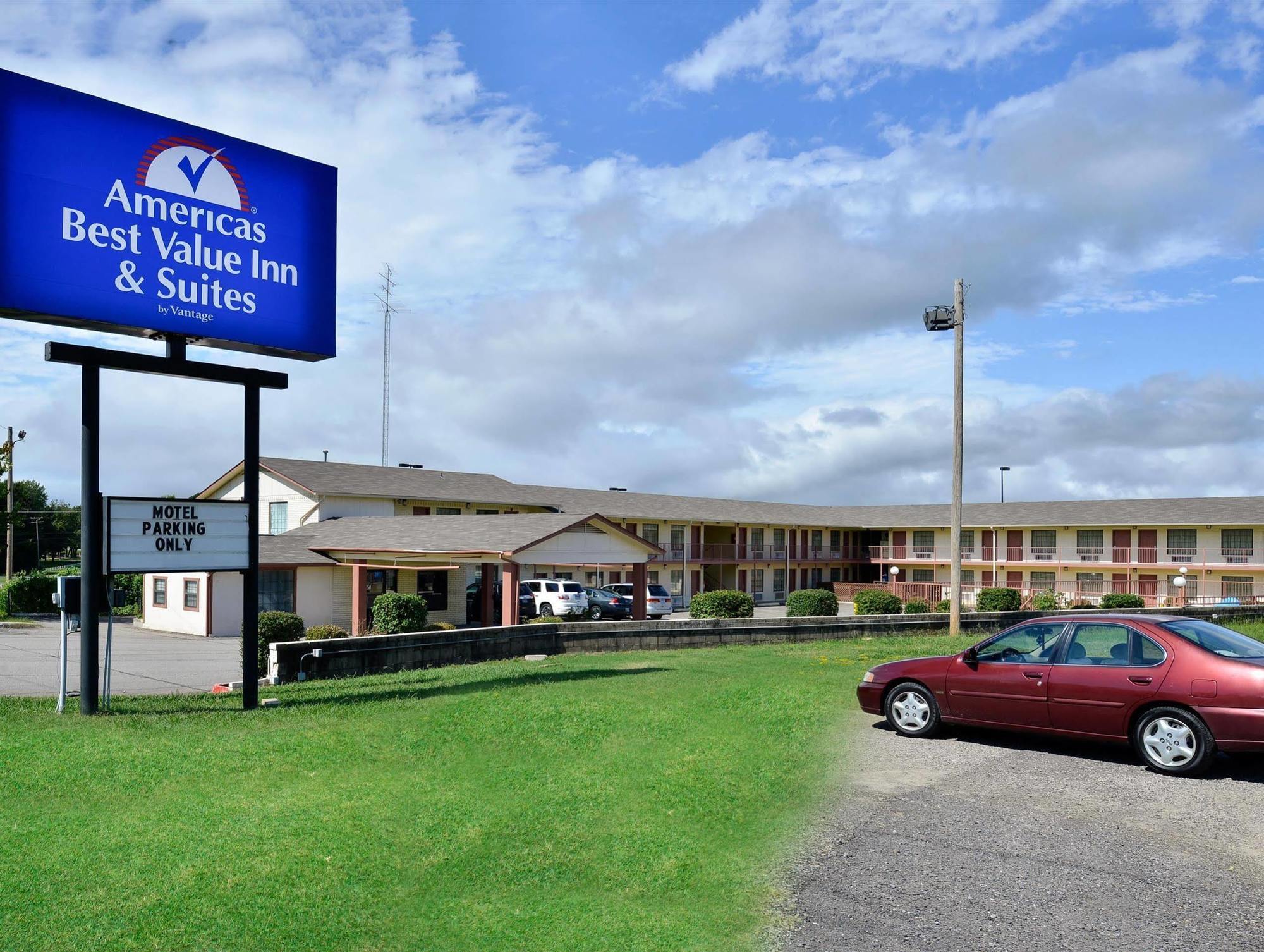 Americas Best Value Inn & Suites Russellville Exterior photo