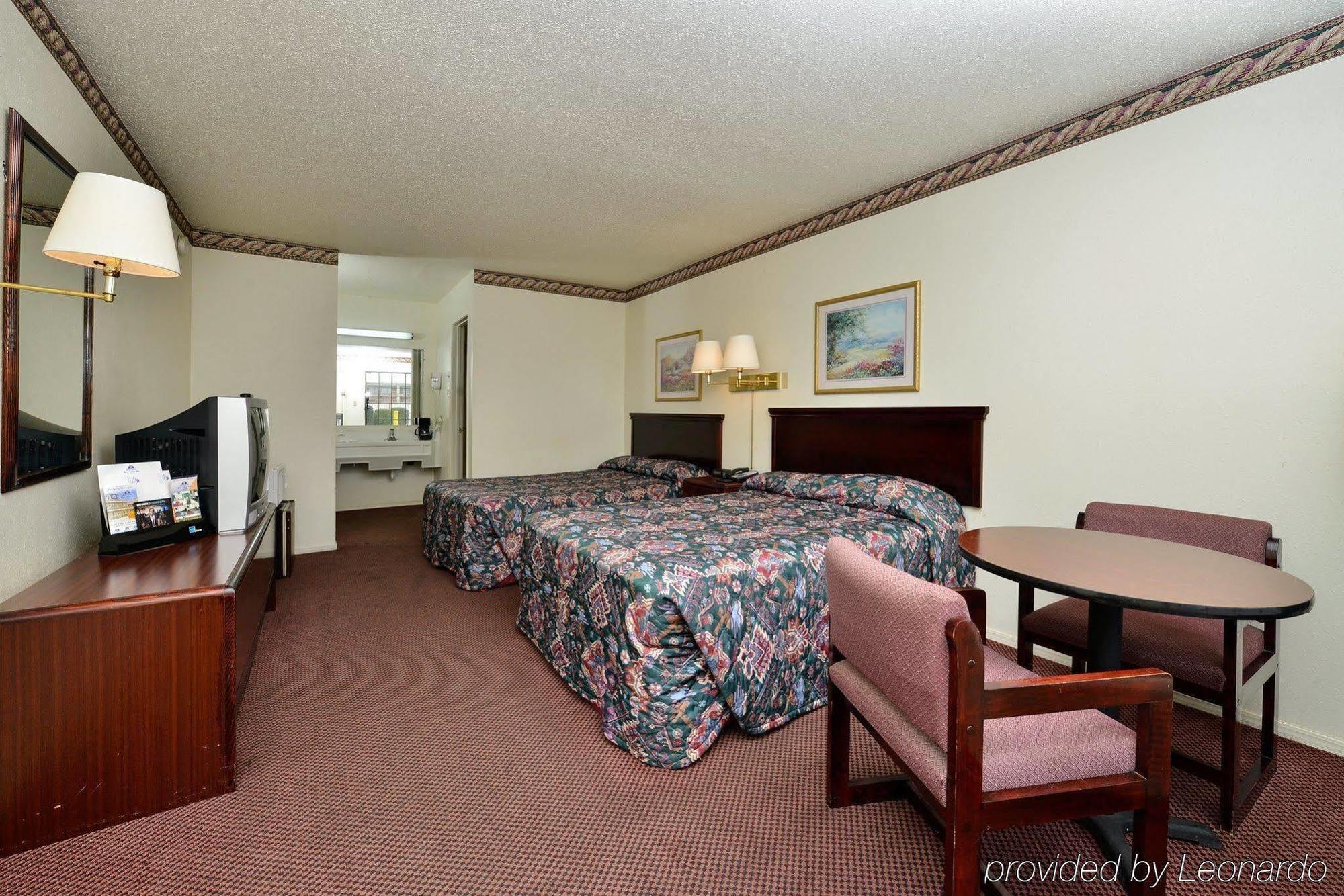 Americas Best Value Inn & Suites Russellville Exterior photo